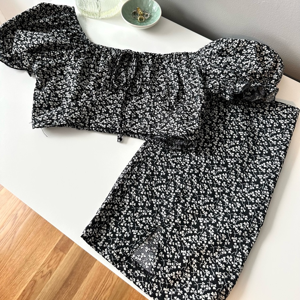 2 Piece Coord Set - Black & White Floral Mini Skirt & Puff Sleeve Crop Top